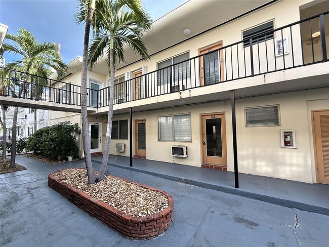 Building Photo - 6885 Byron Ave
