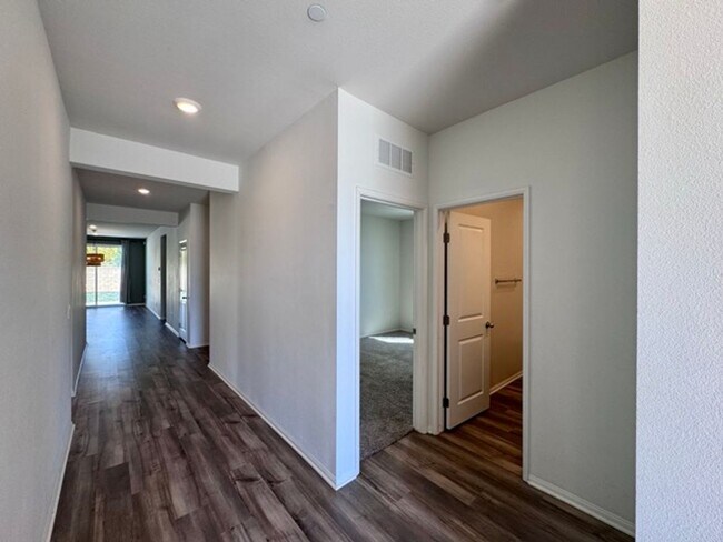 Building Photo - Stylish Single-Story Home with Solar in Me...