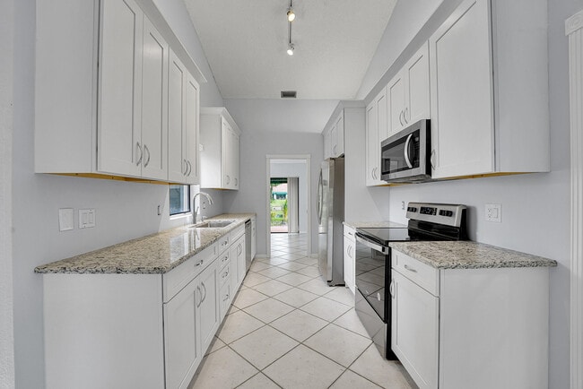 Building Photo - 6565 Las Flores Dr