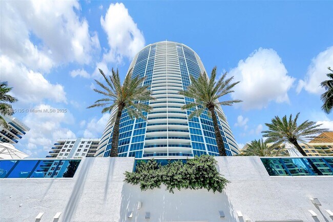 Building Photo - 2711 S Ocean Dr