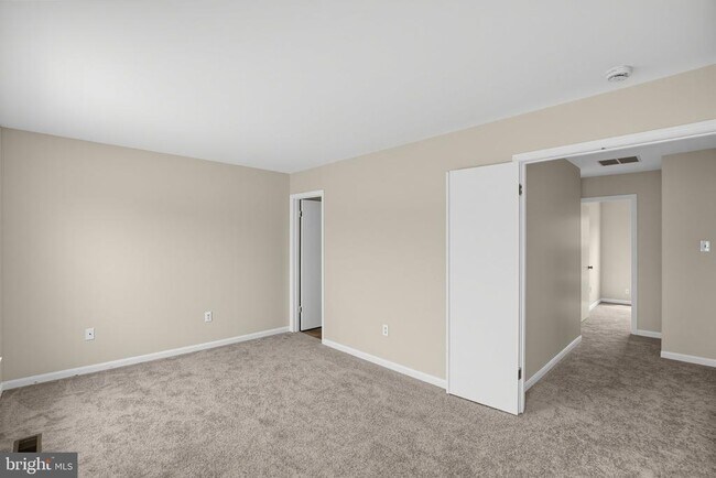 Building Photo - 502 Meadowmist Way
