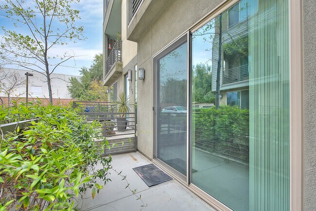 Building Photo - 741 Sawyer Pl