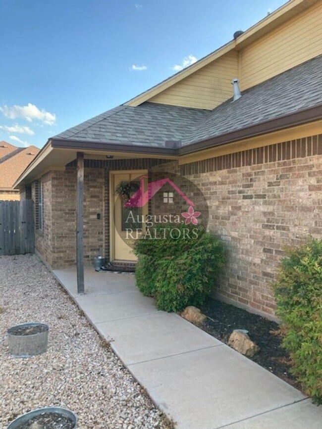 Primary Photo - Beautiful Duplex in Tuscola!