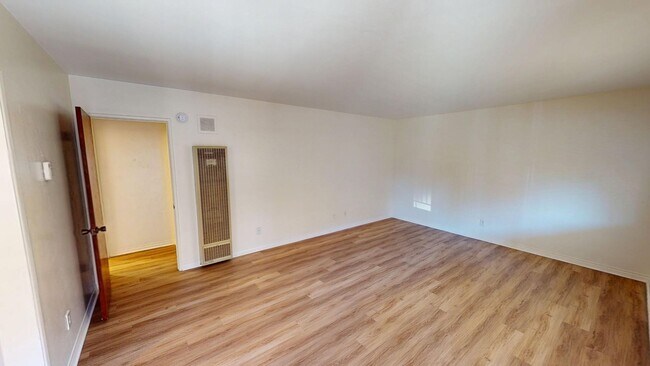 Building Photo - 1030 Isabella Ave