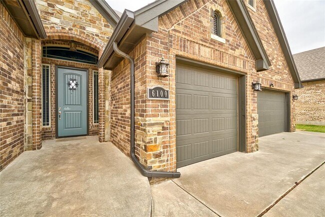 Primary Photo - 6100 NW 154th St