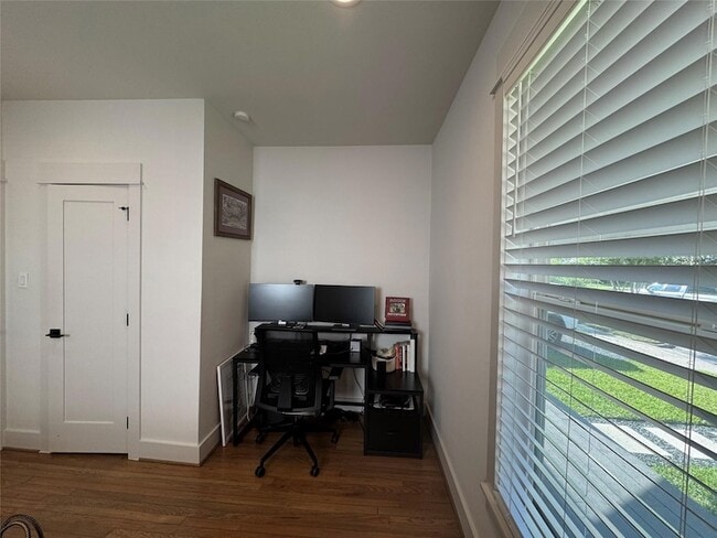 Building Photo - 1033 Adele St