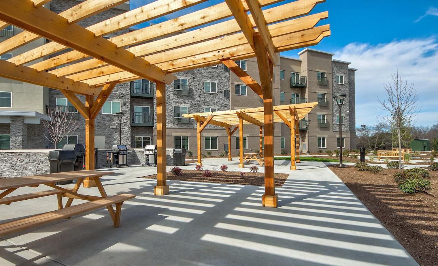 Building Photo - 2220 N Glenville Dr