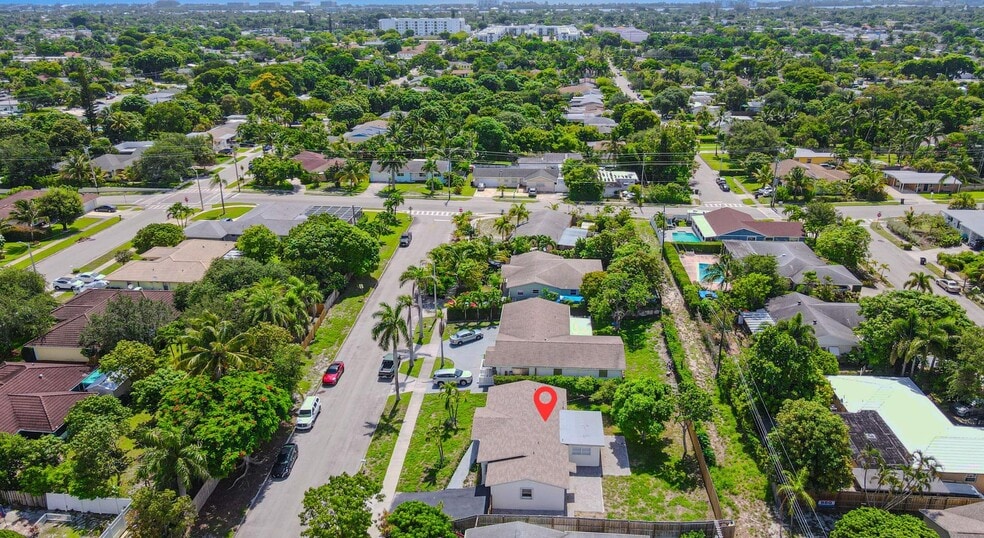 Building Photo - 1717 16th Ct N