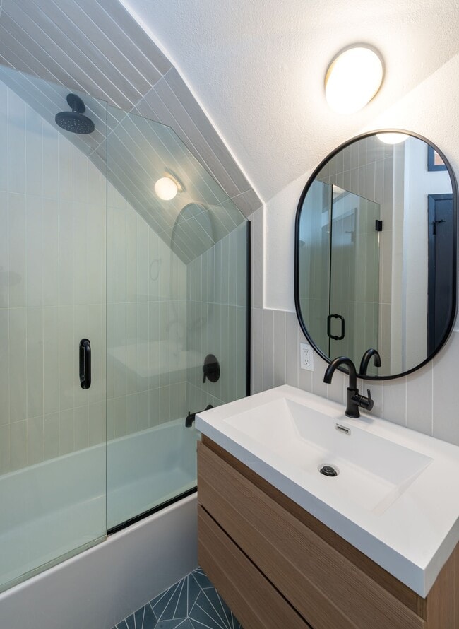 Building Photo - 250 Homestead Trl