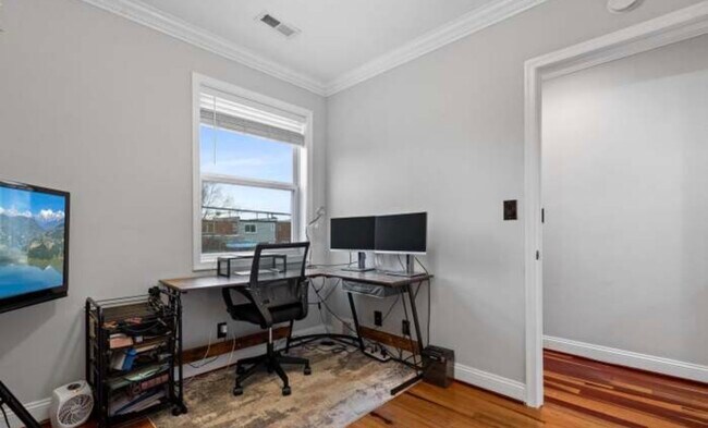 Building Photo - 1317 Adams St NE
