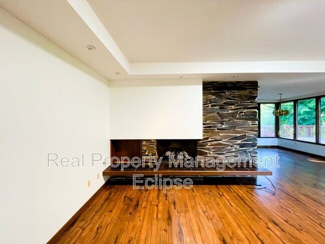 Building Photo - 11105 SE 59th St