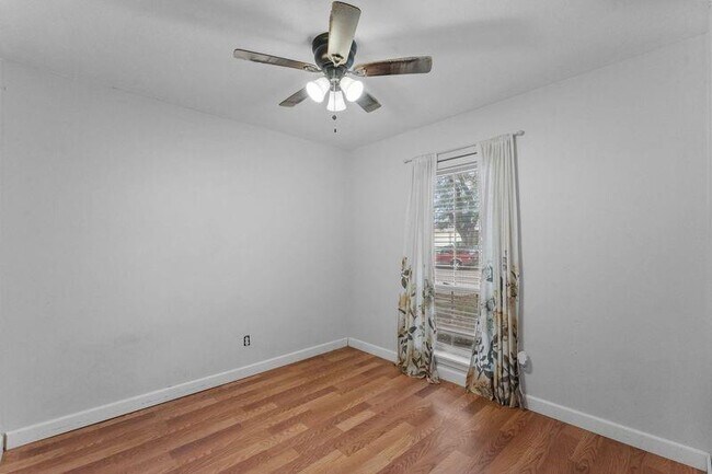 Building Photo - 1705 Capri Ln