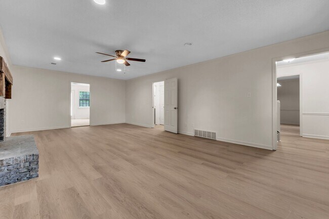 Building Photo - 6503 Evergreen Dr
