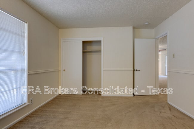 Building Photo - 641 Richfield Dr