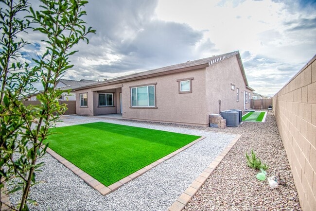 Building Photo - NEW 4 Bedroom home in Phoenix!