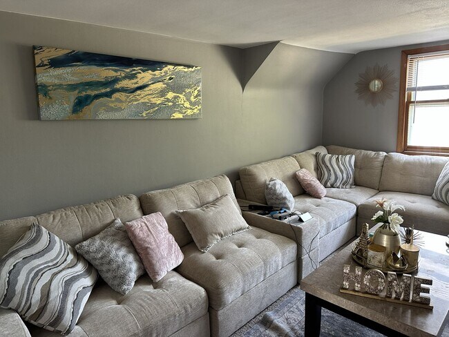 Building Photo - 3827 E Edgerton Ave