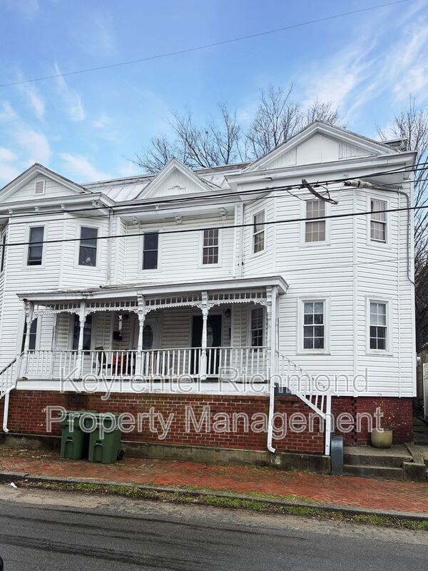 Building Photo - 2003 Cedar St