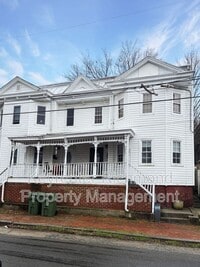 Building Photo - 2003 Cedar St