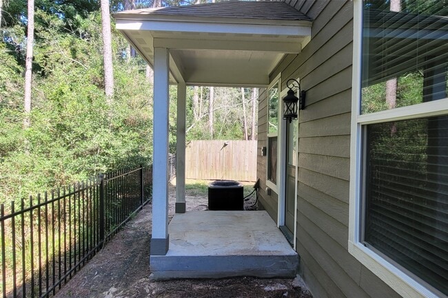 Building Photo - 132 Artesian Way