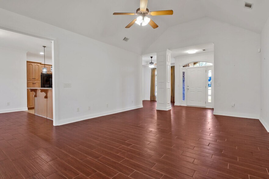 Building Photo - 614 Greene Dr