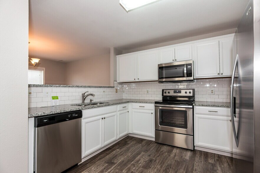 Building Photo - 943 Littleton Dr