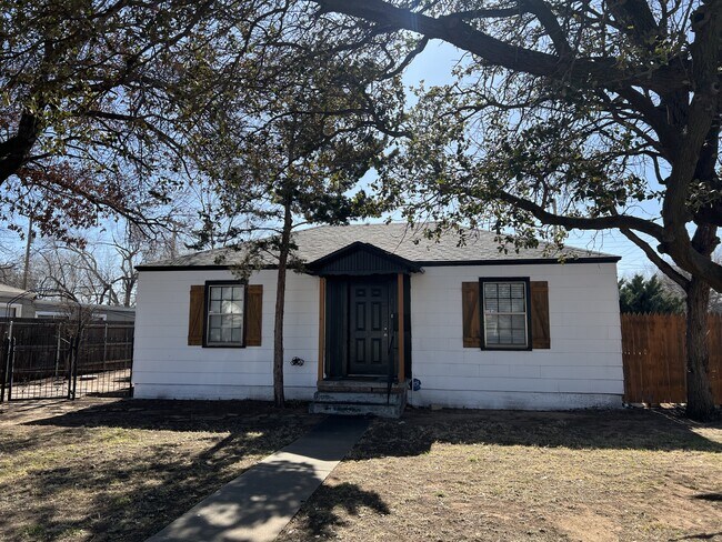 Building Photo - 2517 28th St