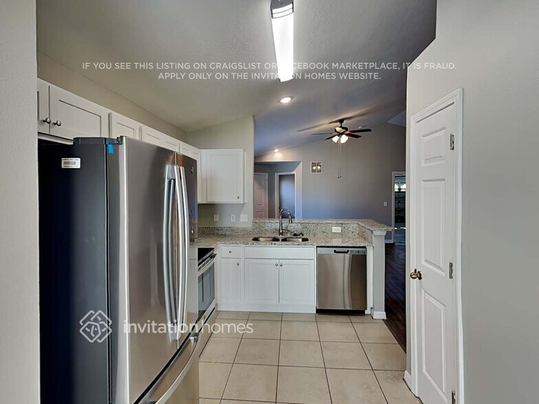 Building Photo - 10303 Lakeside Vista Dr