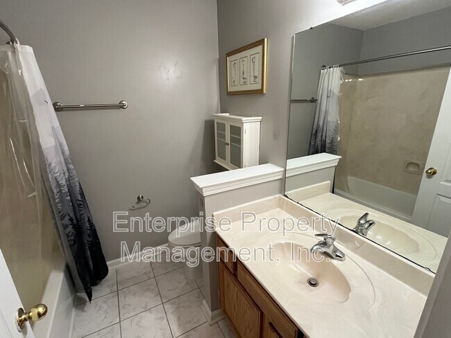 Building Photo - 1421 Radley Cove