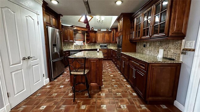 Building Photo - 2101 Good Homes Rd