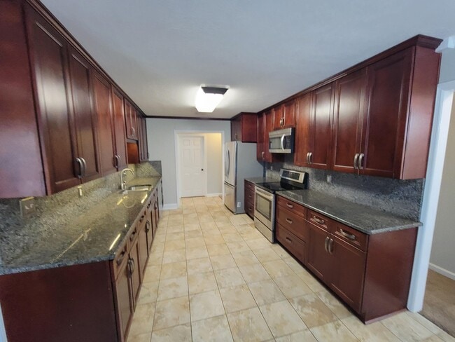 Building Photo - 1500 Cedar Hill Trail