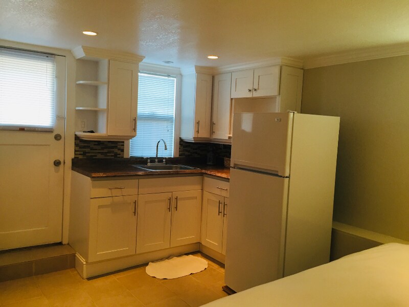 Building Photo - 001 Palm Ave