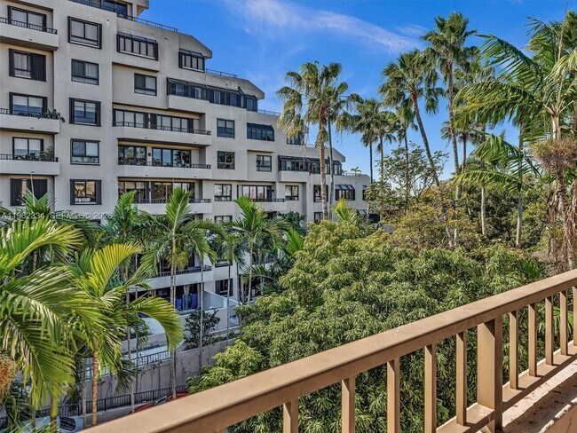 Building Photo - 101 Crandon Blvd