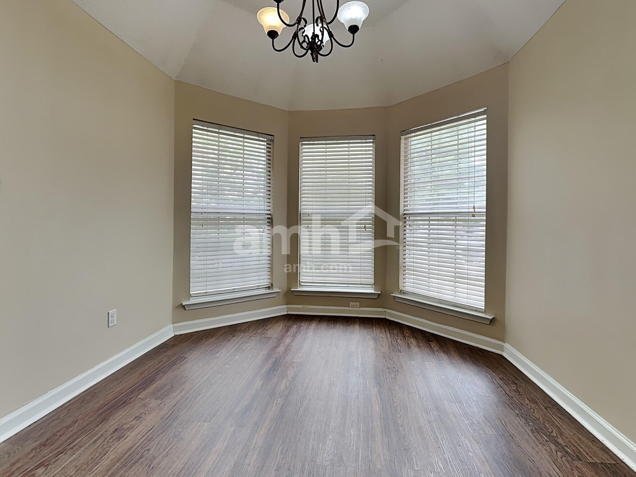 Building Photo - 1146 Red Fern Cir E