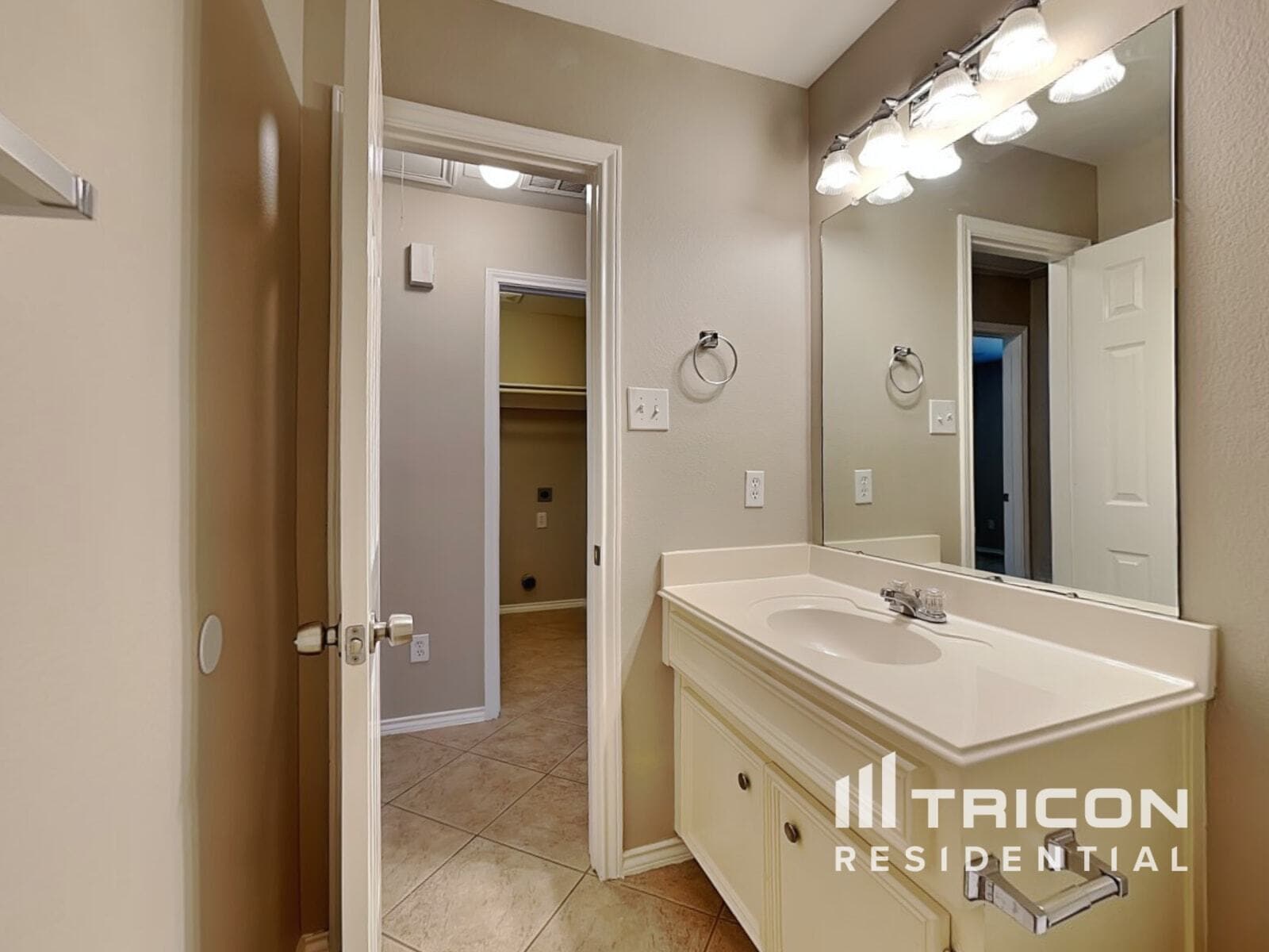 Building Photo - 12723 Whistling Springs Dr