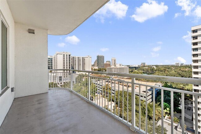 Building Photo - 100 S Eola Dr