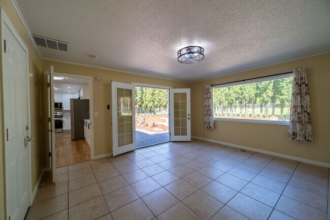 Building Photo - Rare 6 Bedroom Country Ranch Home – Dream Come True!