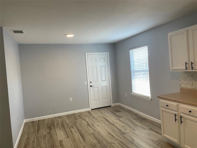 Building Photo - 3401 Sand Dunes Ave