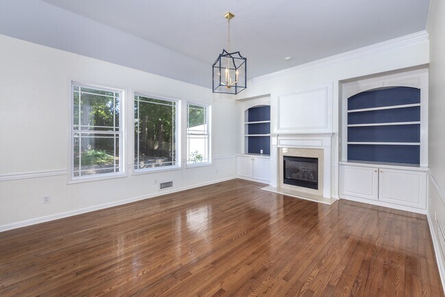 Building Photo - 5707 Community Ln