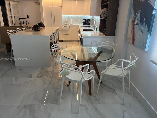 Building Photo - 100 Lincoln Rd