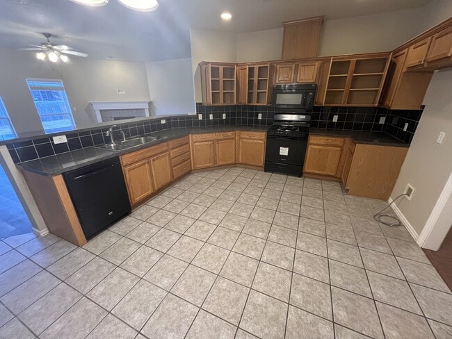 Building Photo - 2321 SW 94th St