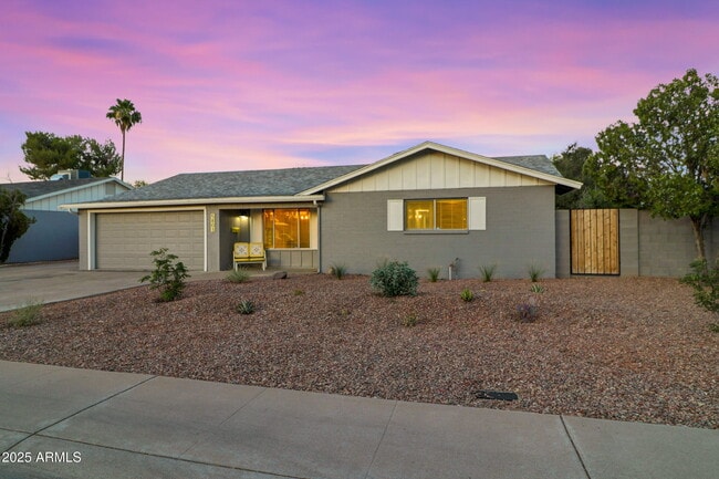 Building Photo - 5803 S Kenwood Ln