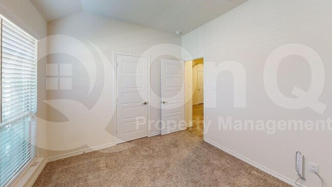 Building Photo - 402 Cliffmere Dr