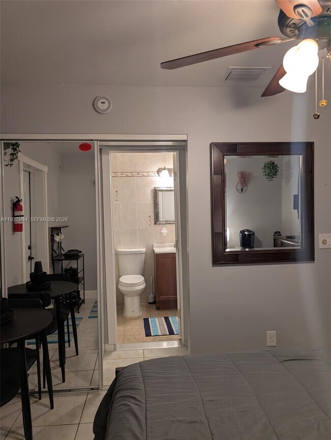 Building Photo - 945 SW 9th St