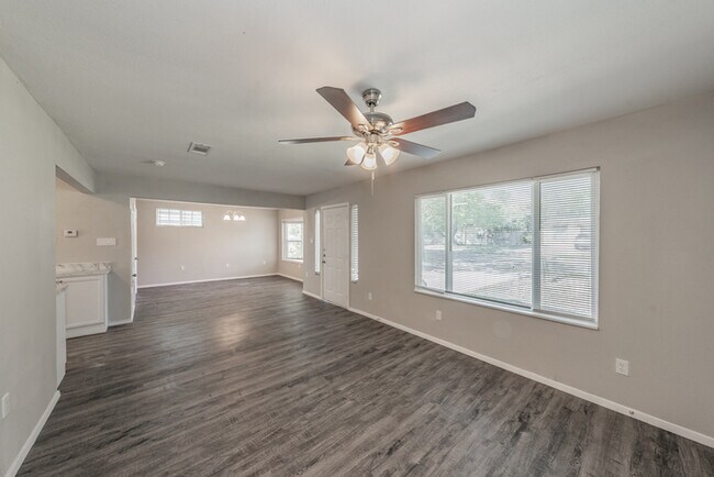 Building Photo - 2914 Scottsbluff Dr