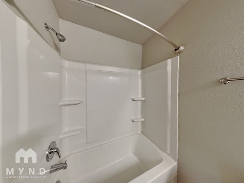 Building Photo - 936 Pinehurst Loop