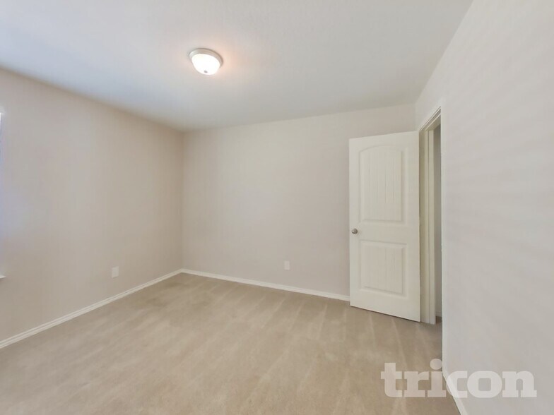 Building Photo - 2023 Emerald Edge