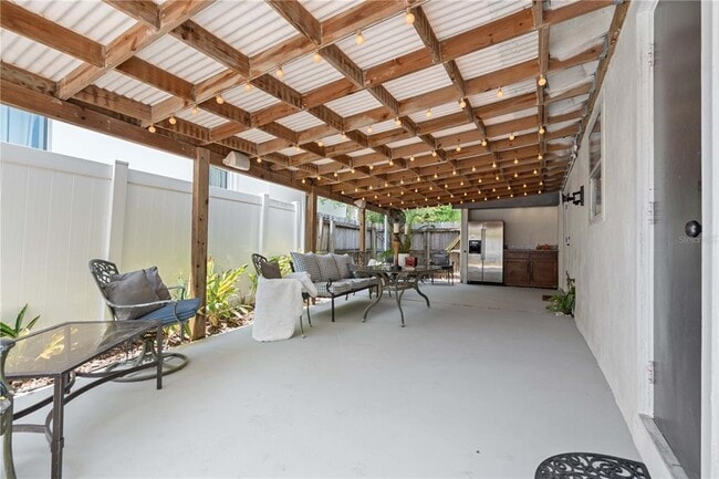 Building Photo - 3606 W Royal Palm Cir