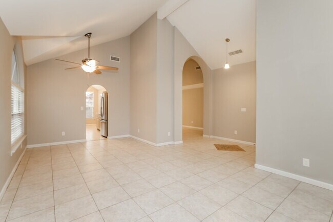 Building Photo - 707 W Mesquite St