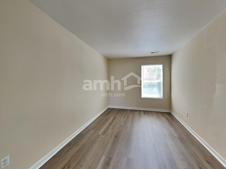 Building Photo - 4007 Steelewater Way