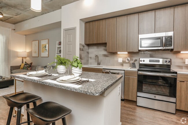 Building Photo - Walkable Living in Montrose - 1 Month Free!